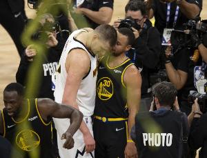 科尔：放在十年前 约基奇和库里的表现会让NBA球迷都疯掉